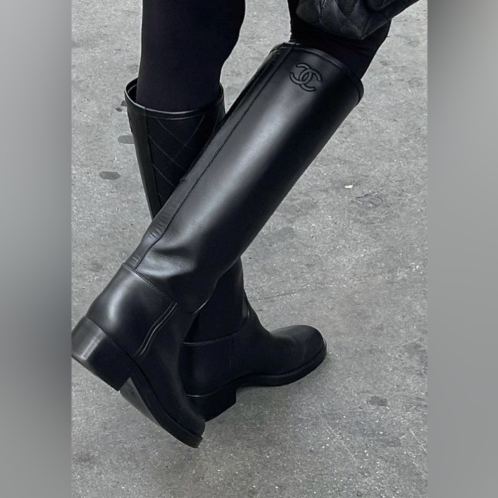 CHANEL Black boots